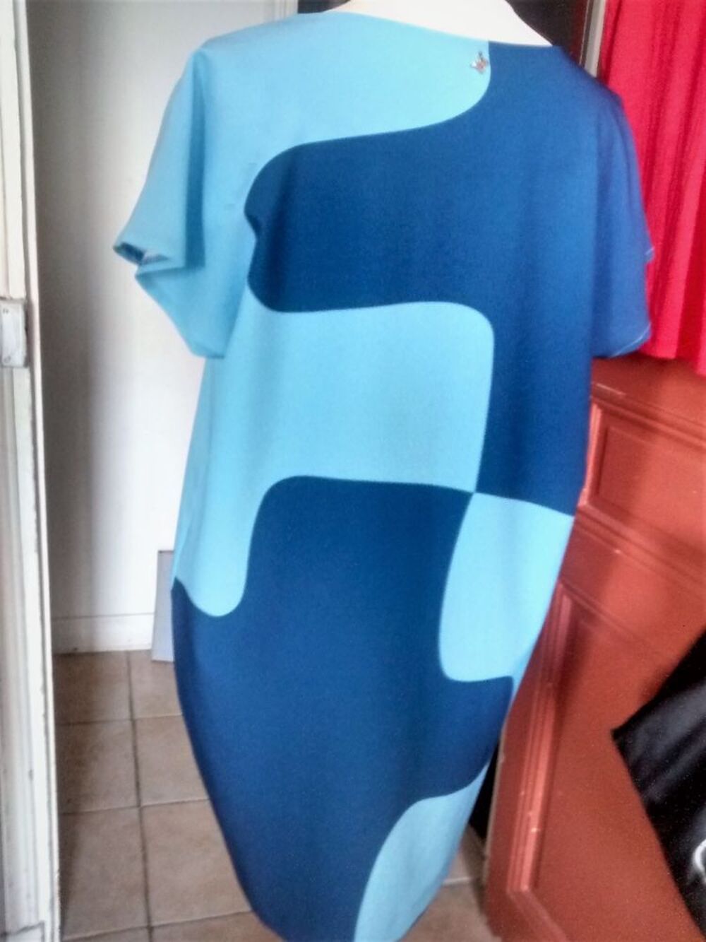 Giorgia &amp; Johns Robe Puzzle Courte Taille M
Vêtements