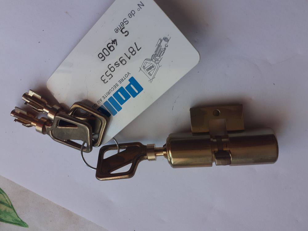Cylindre adaptable bricard 
Bricolage