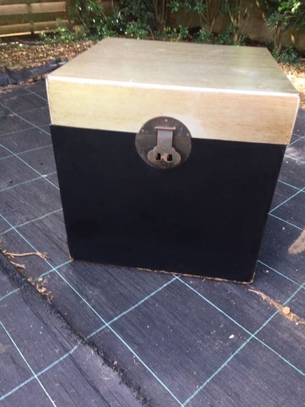 COFFRE EN BOIS 
Meubles