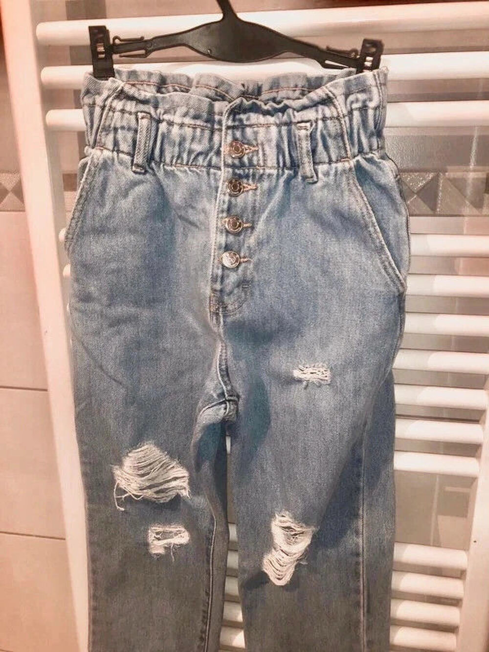 Jeans mom Jennyfer taille haute taille 32 en tbe &agrave; 10 euros
Vêtements