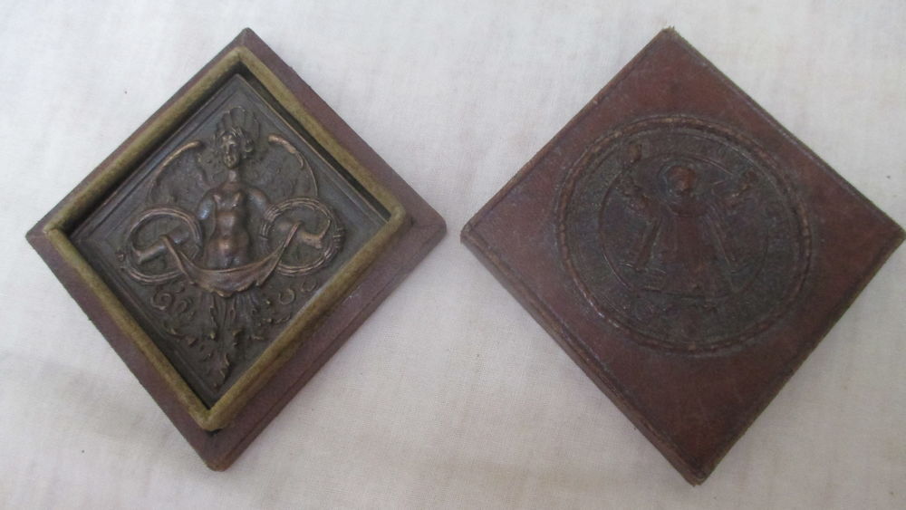 m&eacute;daille ancienne en bronze. 