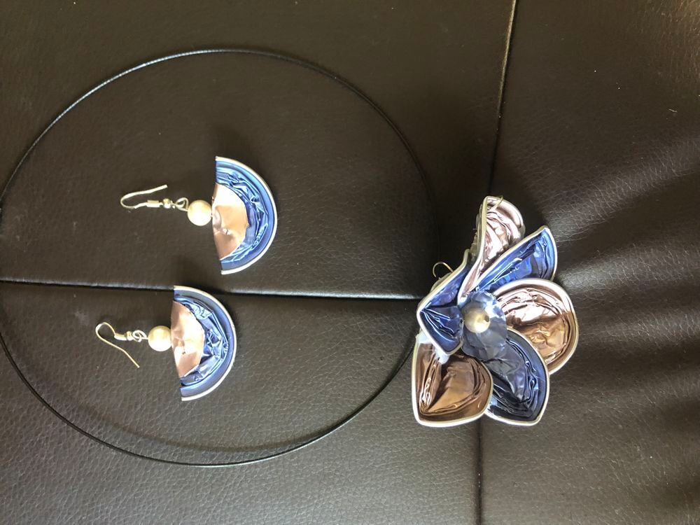 parure collier et boucles d?oreilles Bijoux et montres