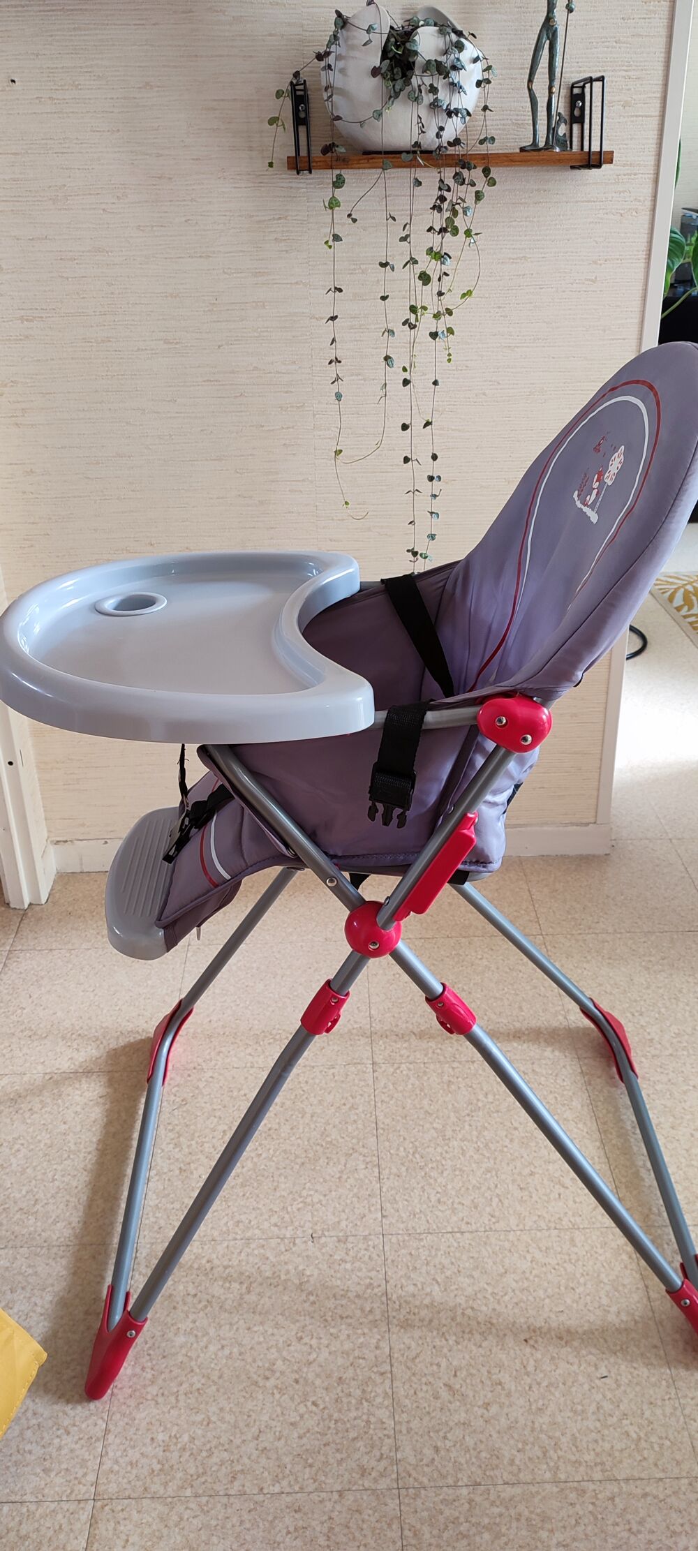 Table haute pour b&eacute;b&eacute; Mobilier enfants