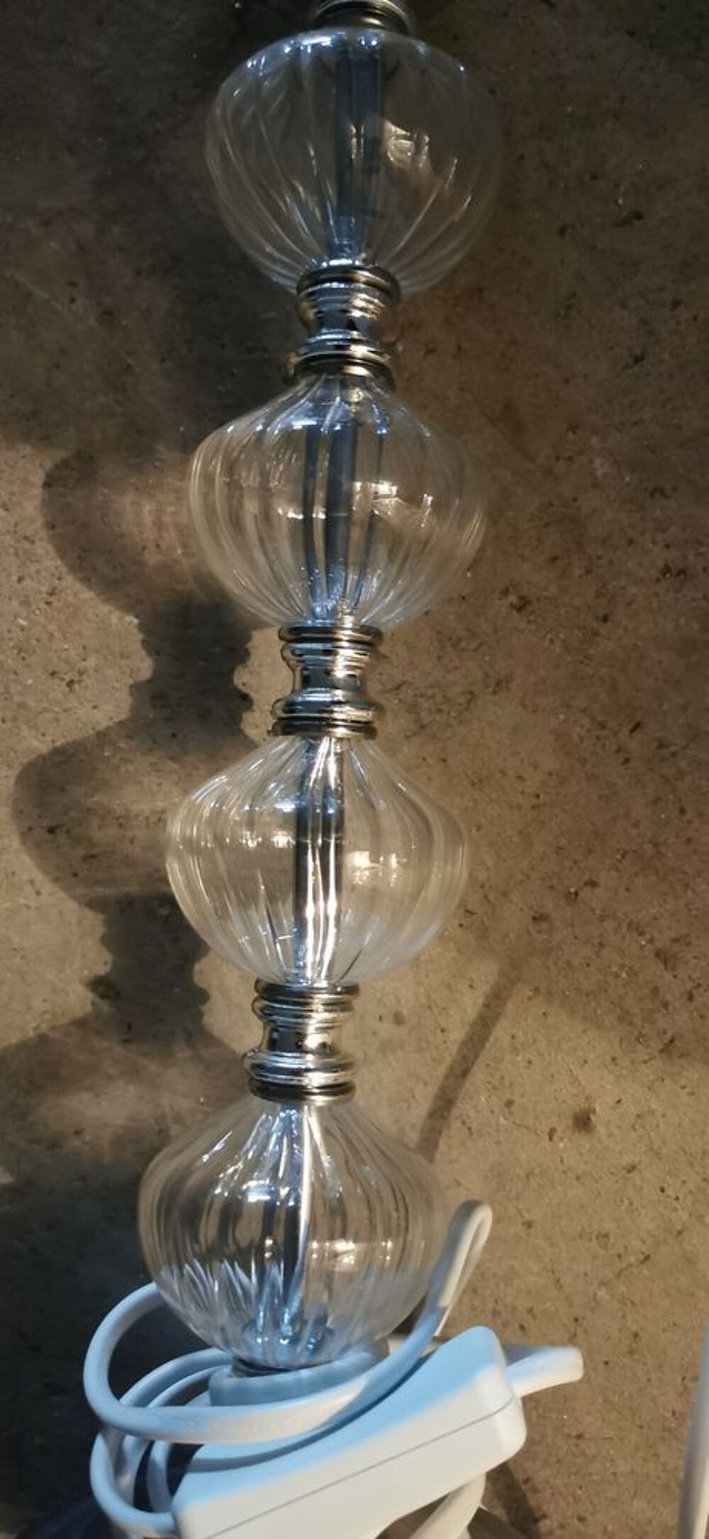 lampe a poser en metal et boules transparentes D�coration
