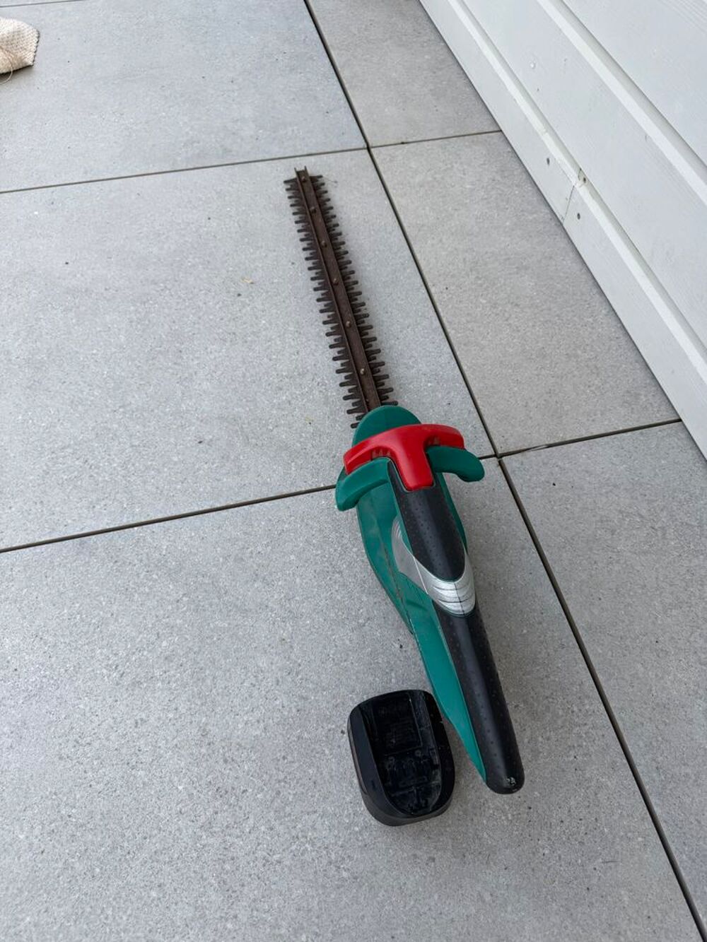 Taille-haie sans fil Bosch AHS 52 LI Jardin