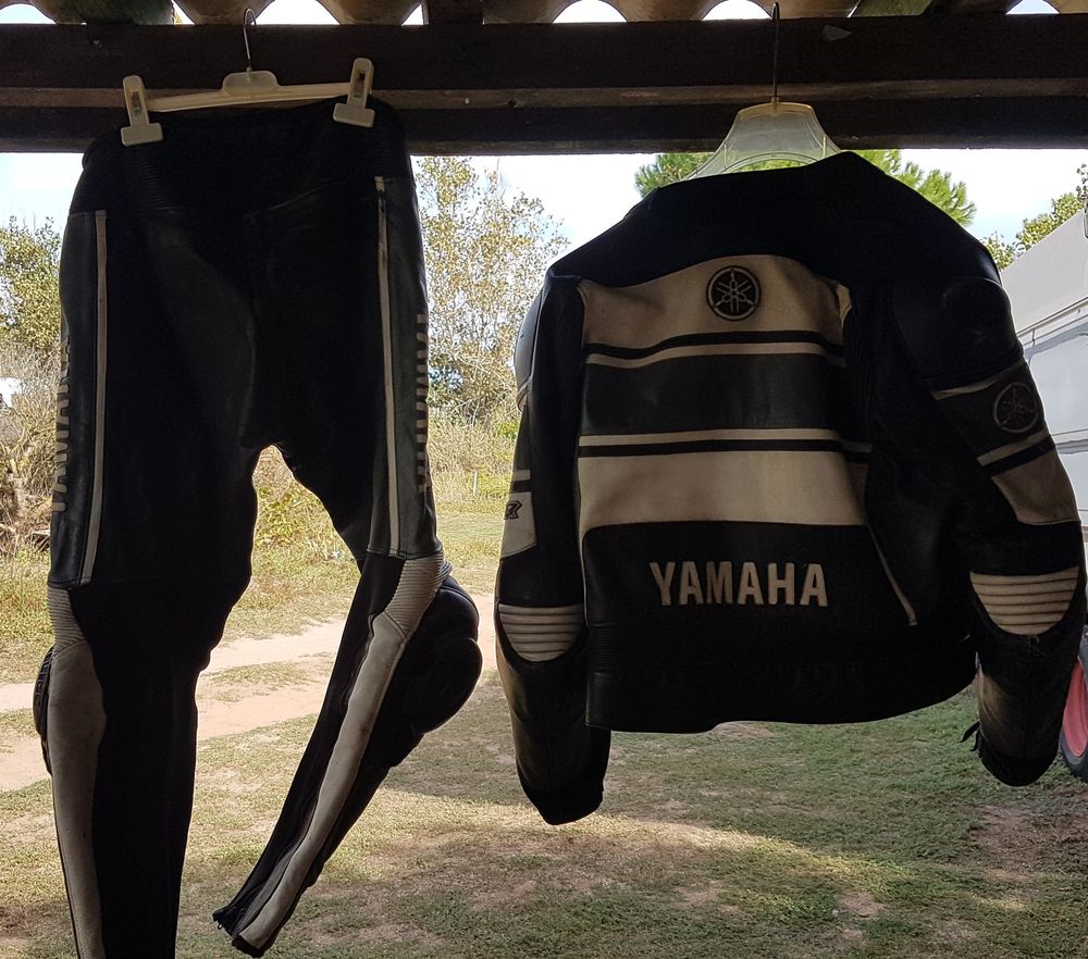 Combinaison moto yamaha. (2 parties) Vêtements