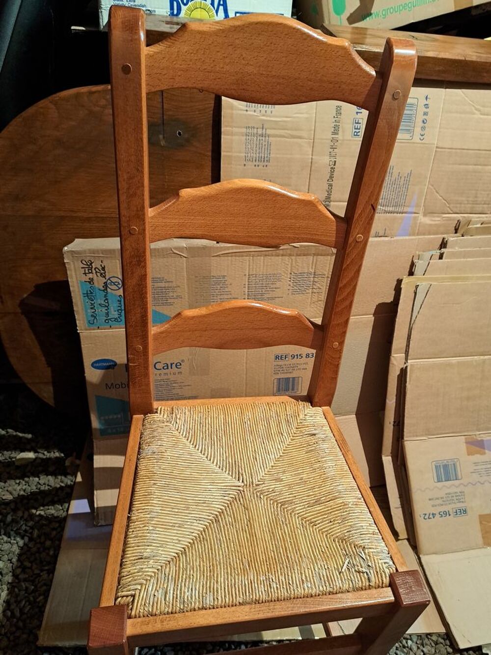 Table ch&ecirc;ne et chaises 
Contact par mail.
Meubles