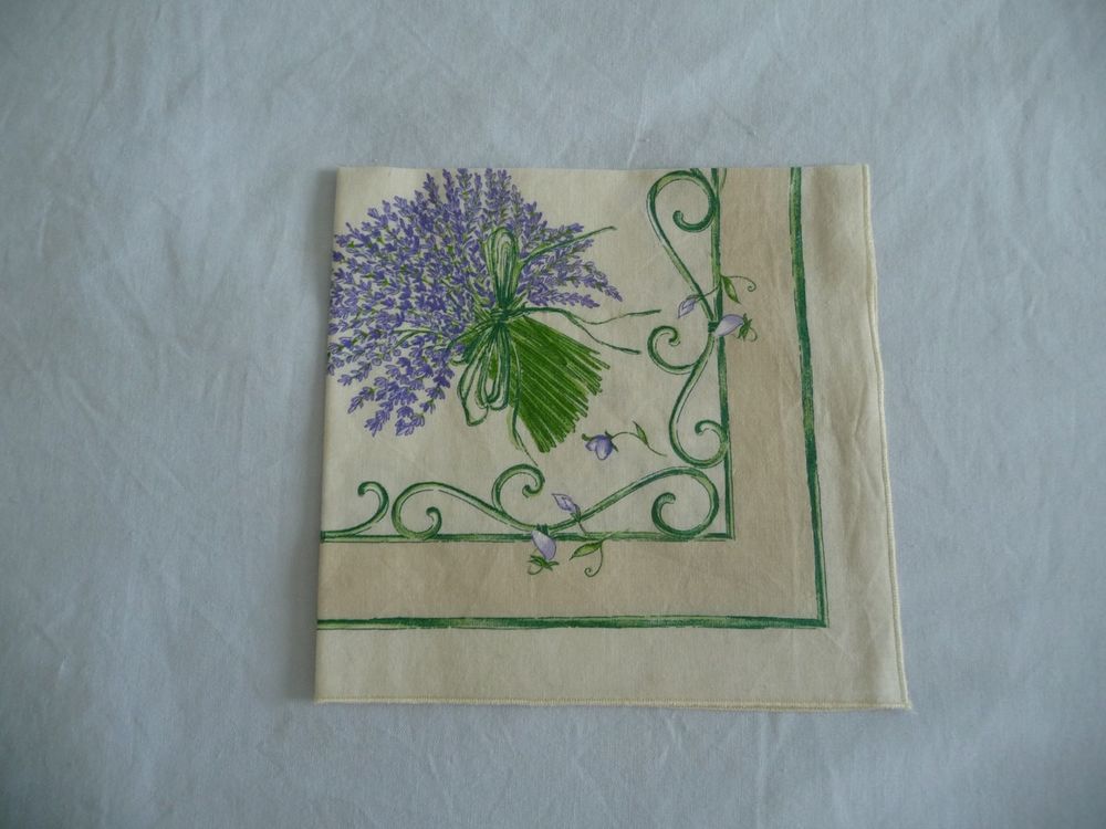 Carr&eacute; ou serviette motif bouquet de lavande - Neuf Décoration