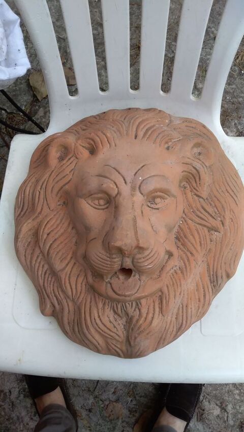 Fontaine lion 40x40 cm 30 Roquefort-les-Pins (06)