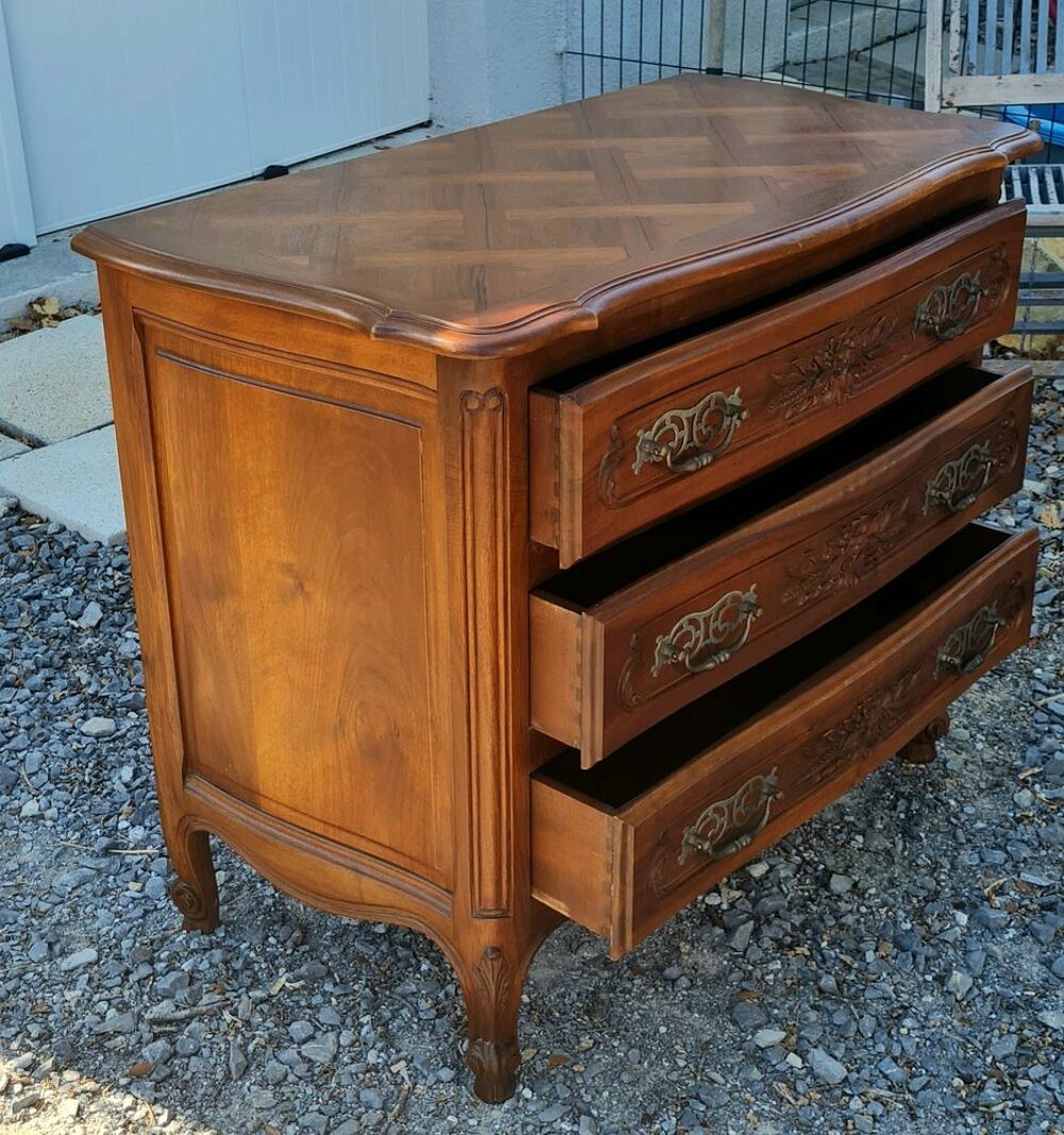 Commode en noyer massif, type proven&ccedil;al, style LXV en TBE Meubles