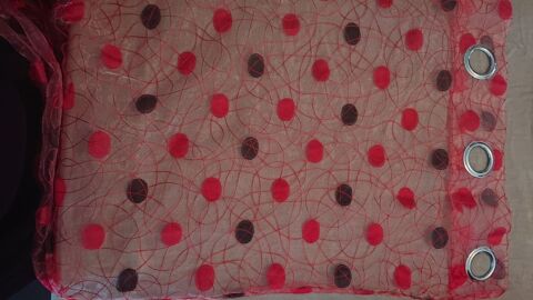 Rideau Voilage noir et rouge 8 Sologny (71)