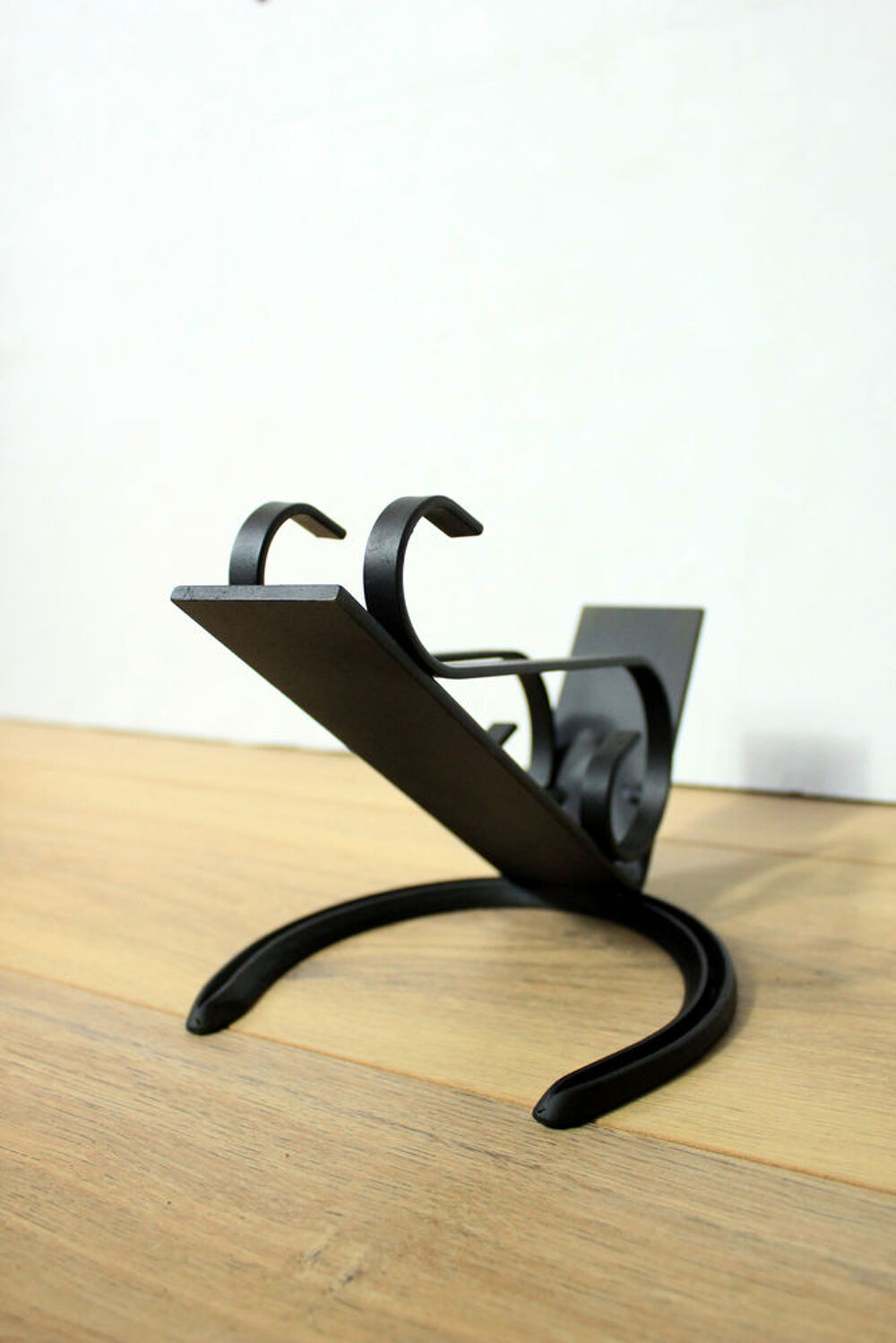Porte livre vintage repeint en noir Décoration