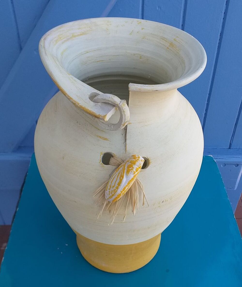 Grand Vase / poterie / jarre / jaune bicolor / d&eacute;cor d'un grillon Hauteur 32 cm Jardin