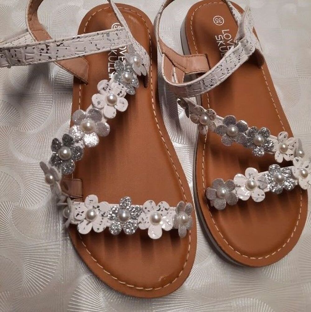 Sandales blanches et argent fleurs et perles P 36 &eacute;tat neuf Chaussures
