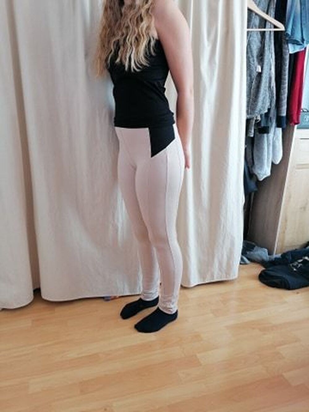 Pantalon JENNYFER
Vêtements