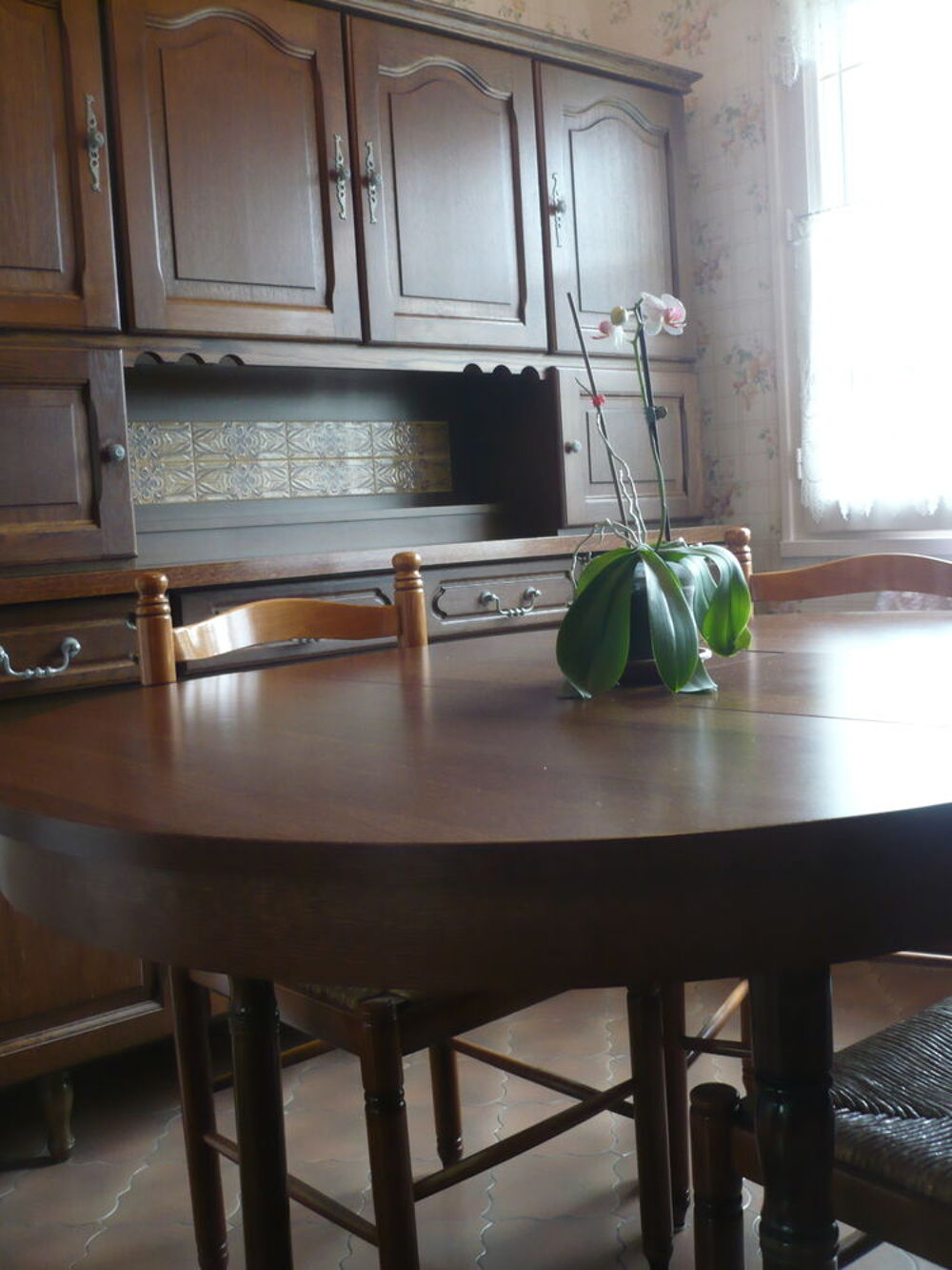 Buffet cuisine/salle &agrave; manger + table ronde + 4 chaises Meubles