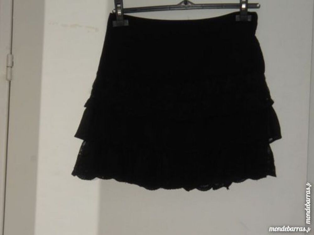 Jupe &agrave; volants et dentelles neuve Vêtements