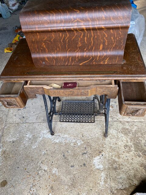 MACHINE  COUDRE ANCIENNE 90 Prmont (02)