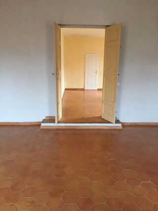  Appartement à louer 4 pièces 116 m²