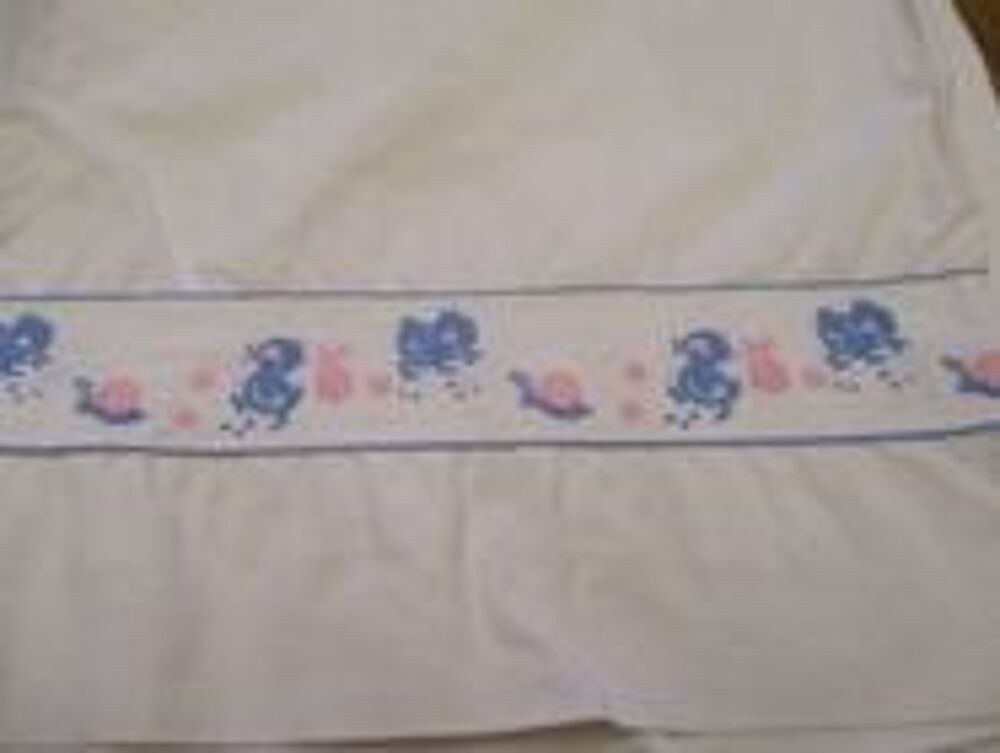 Drap blanc avec d&eacute;cor poussins landau ou autres Décoration