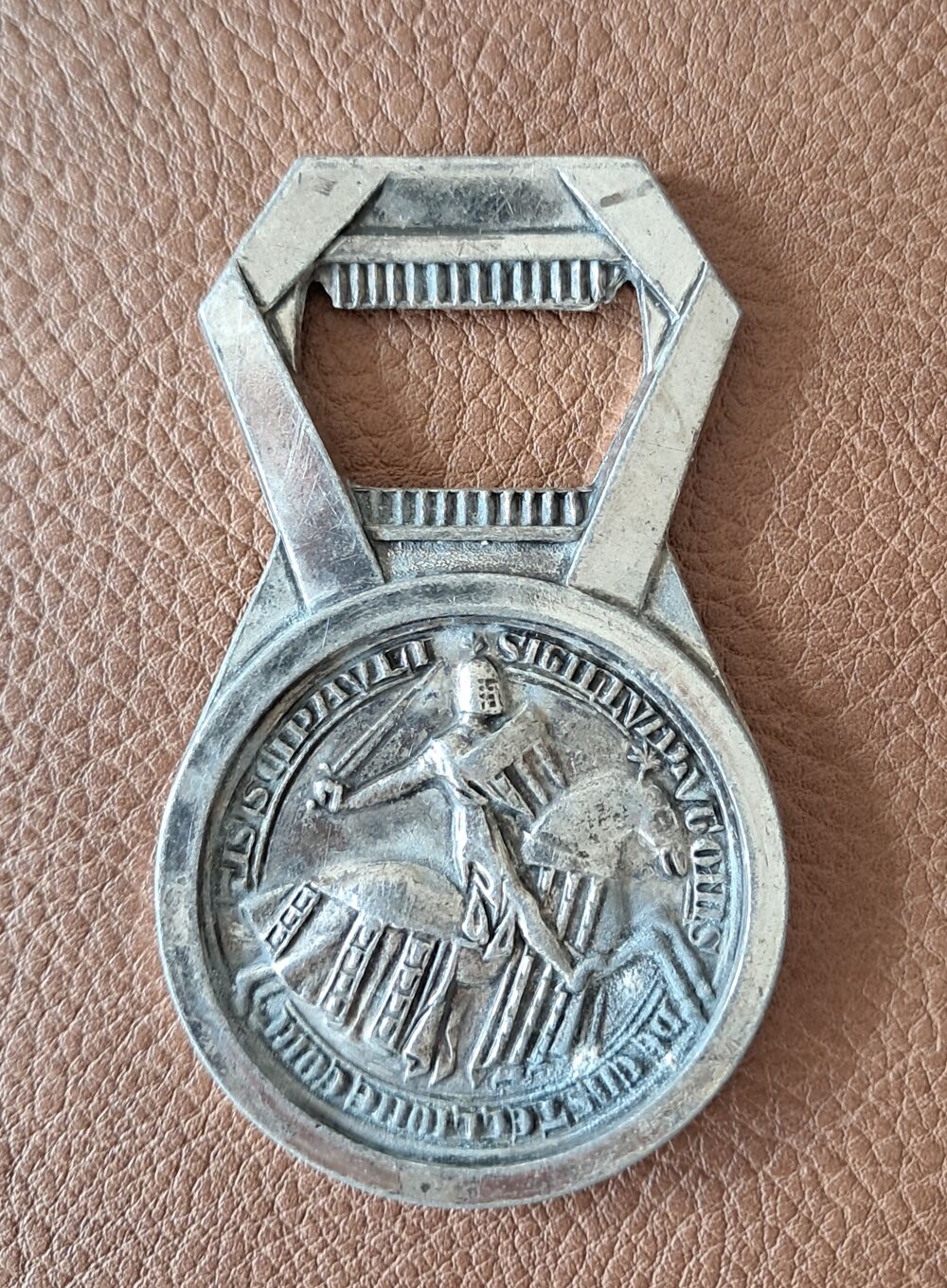 D&eacute;capsuleur ouvre bouteille vintage en m&eacute;tal 