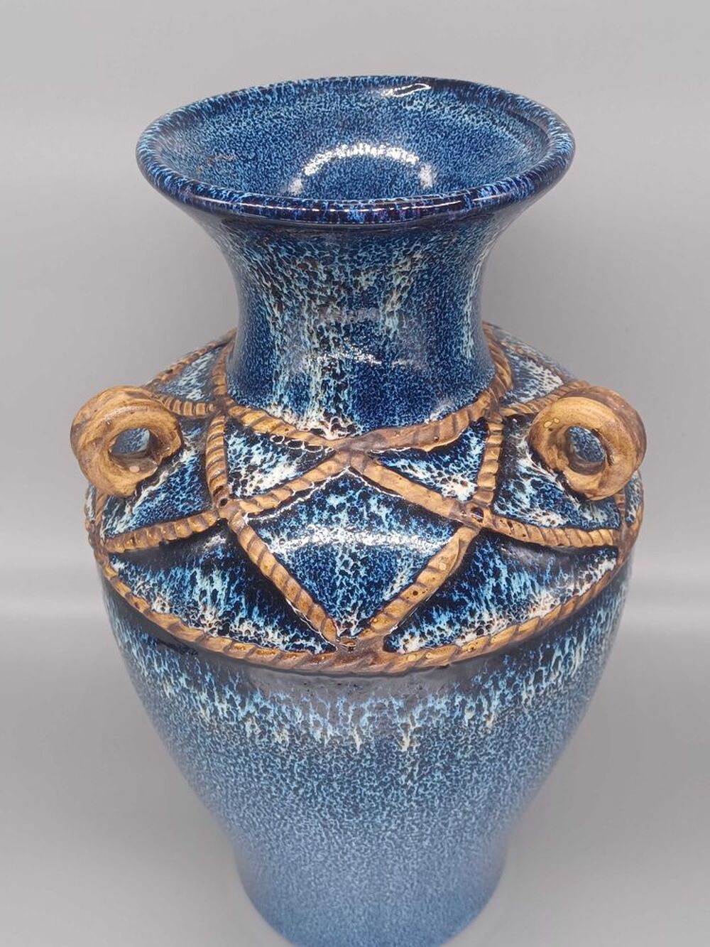 Grand vase en c&eacute;ramique bleu d&eacute;cor&eacute; de cordage vdsa Décoration