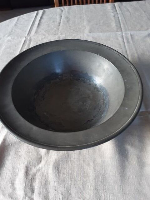 vasque en etain estampill� 50 Saint-Nazaire (44)