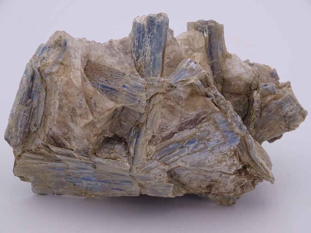Disth&egrave;ne , Cyanite , Morbihan , Bretagne , France 185 gr 