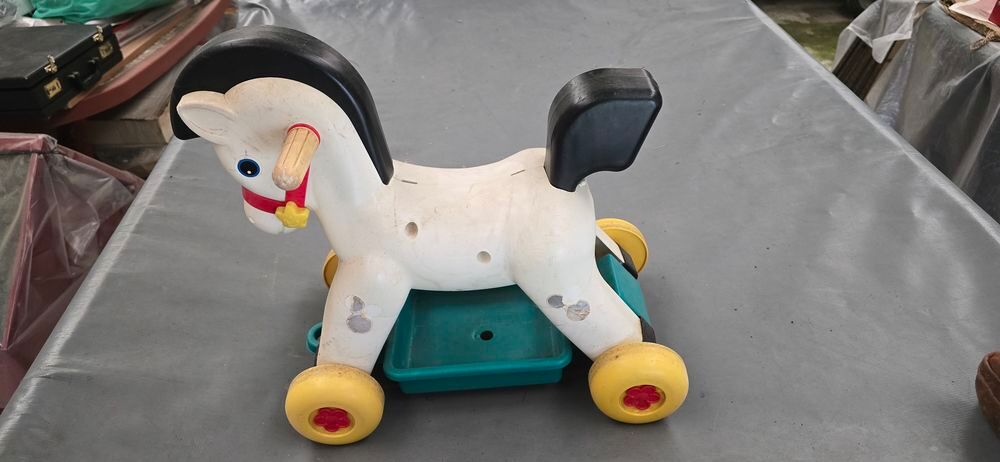 Petit cheval sur roulette Jeux / jouets