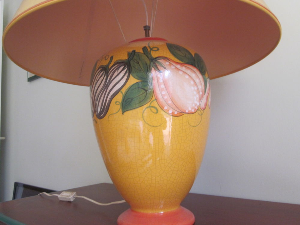  lampe d&eacute;corative avec son abat jour
Décoration