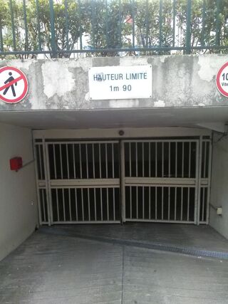  Parking / Garage à louer 13 m²