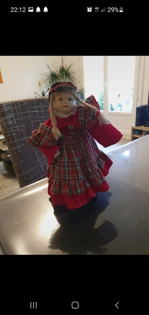 Petites poup�es en porcelaine et clown 4 Missillac (44)