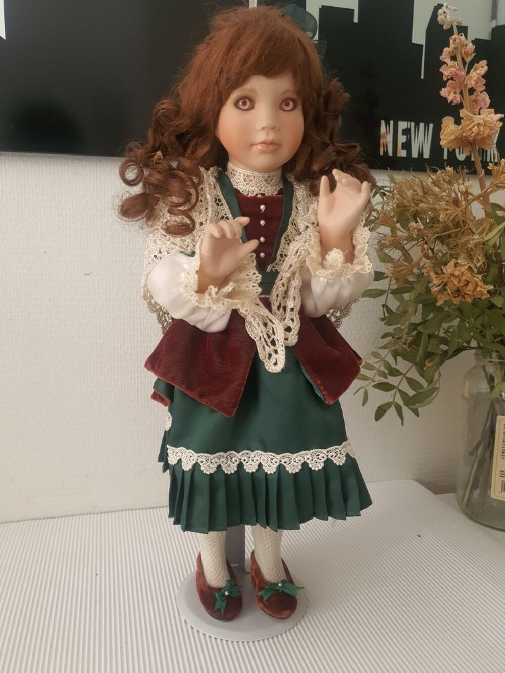 KATHLEEN poup&eacute;e de collection en porcelaine 