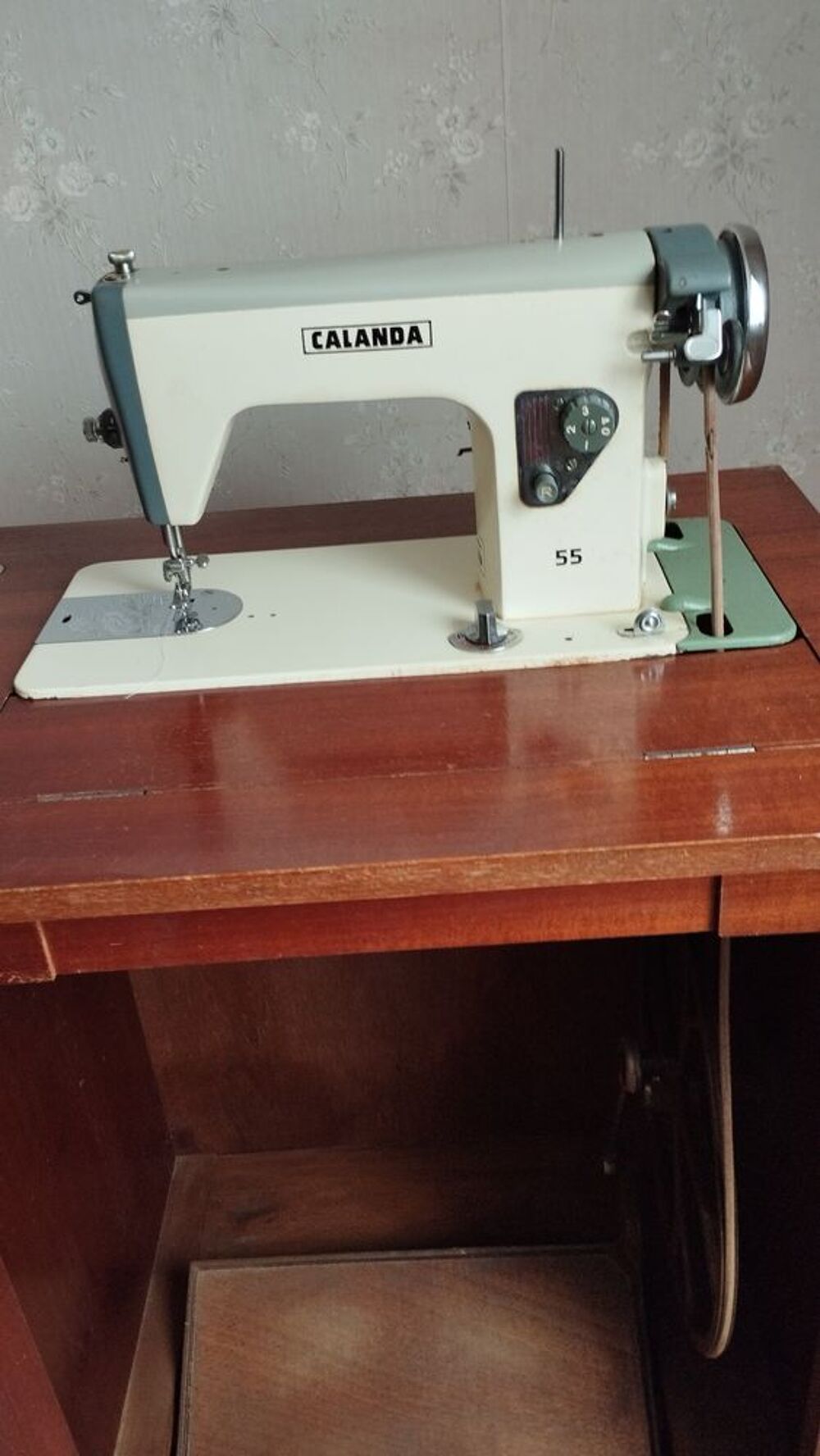 /Machine a coudre a courroie (d&eacute;p 44) Meubles