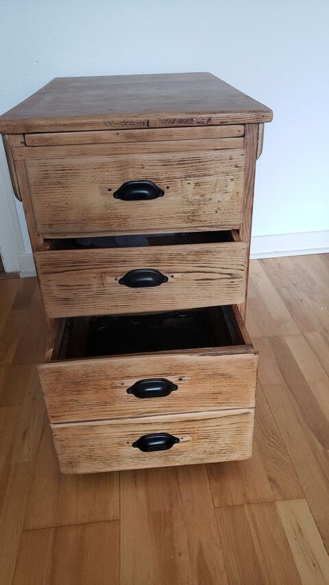 Commode de rangement en pin 0 Ferney-Voltaire (01)