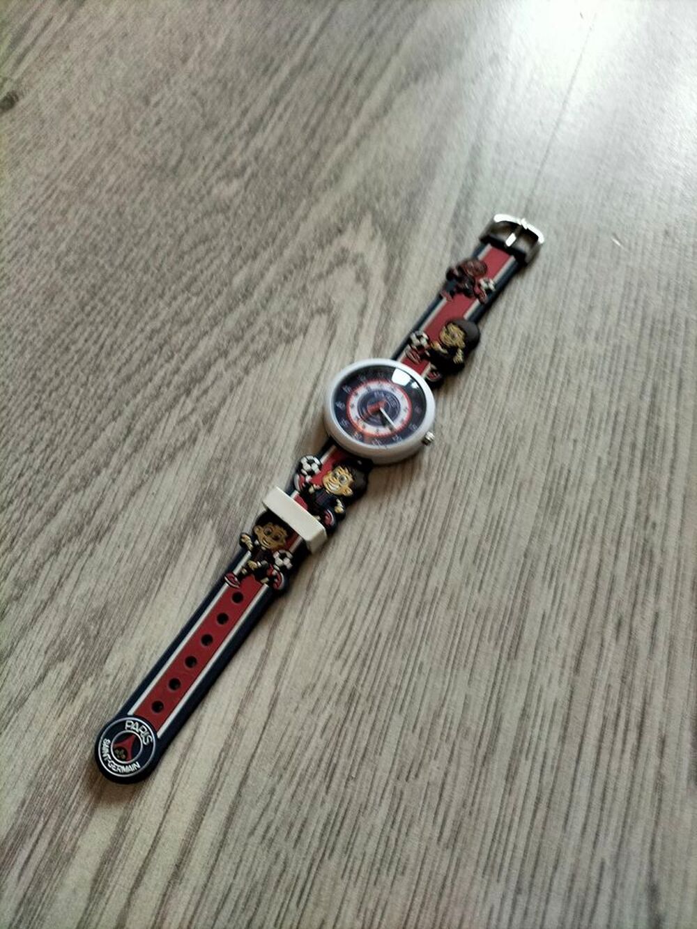 Achetez jolie montre psg occasion annonce vente Breuillet 91
