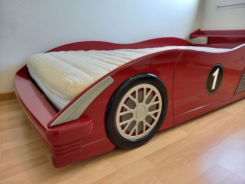 Lit voiture + sommier + matelas + armoire Mobilier enfants