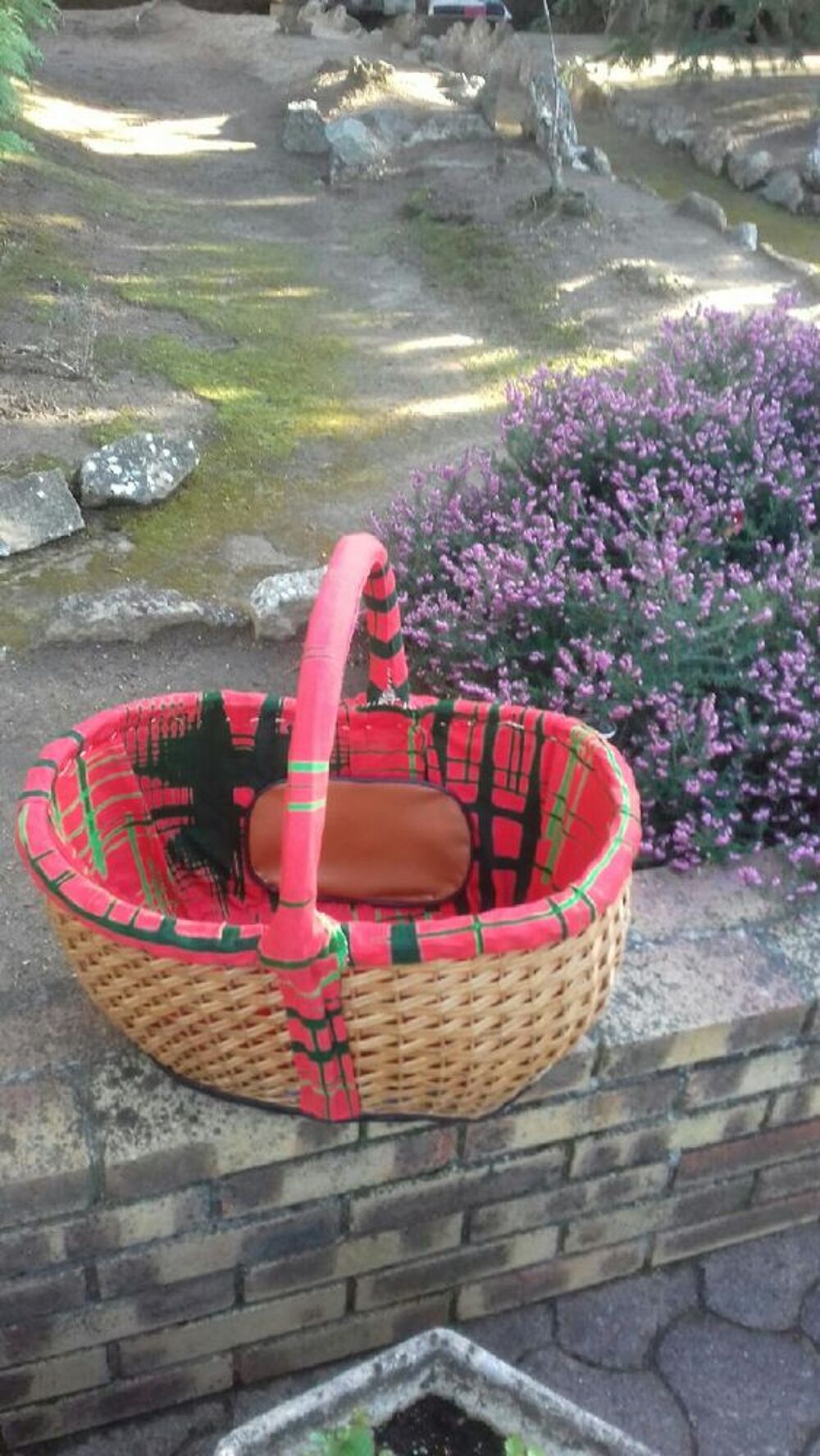 Superbe panier doubl&eacute; avec pochette 