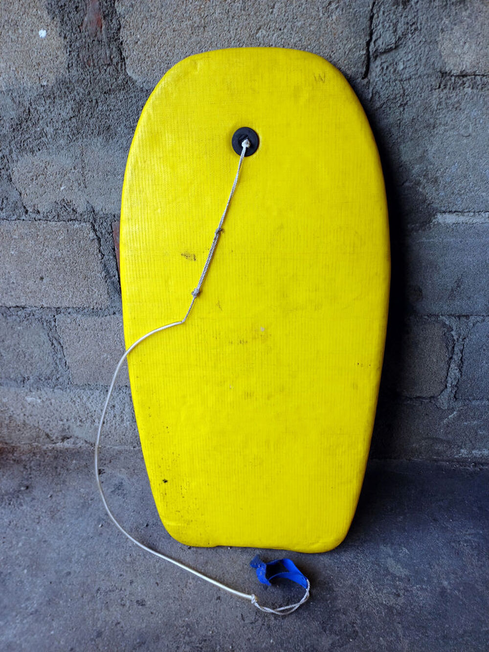 BODYBOARD bleu jaune, pour surfer les petites vagues Sports