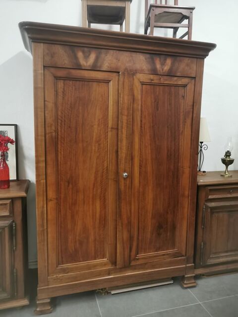 Grande armoire en noyer 550 Lyon 7 (69)