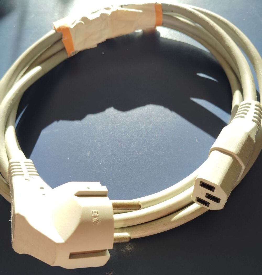 C&acirc;ble d'alimentation Gris clair 2,50m 230 volts .europe Matériel informatique
