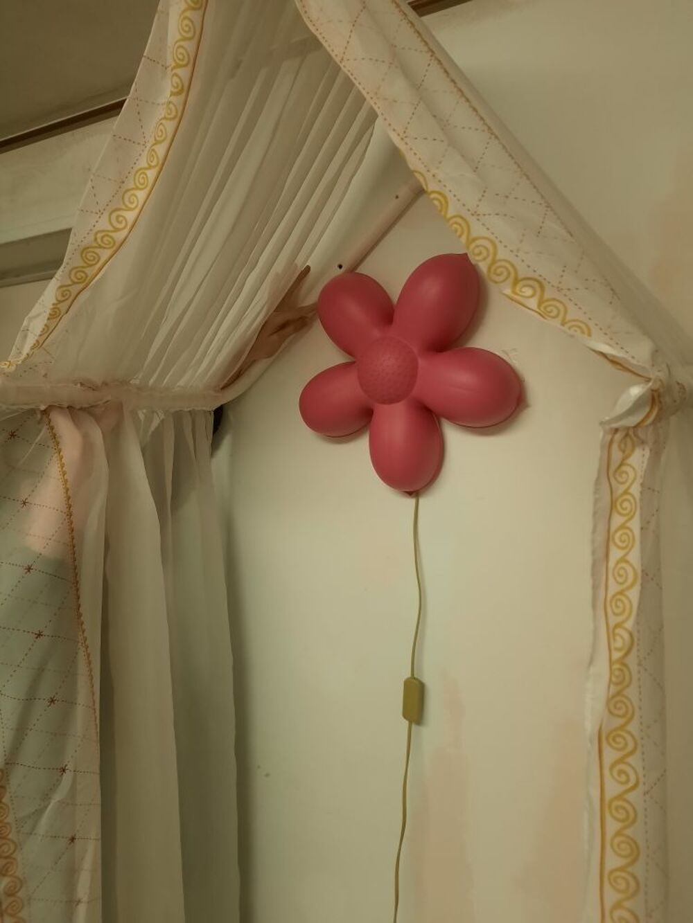 T&ecirc;te de lit pour enfant en tissu IKEA veilleuse murale. Mobilier enfants