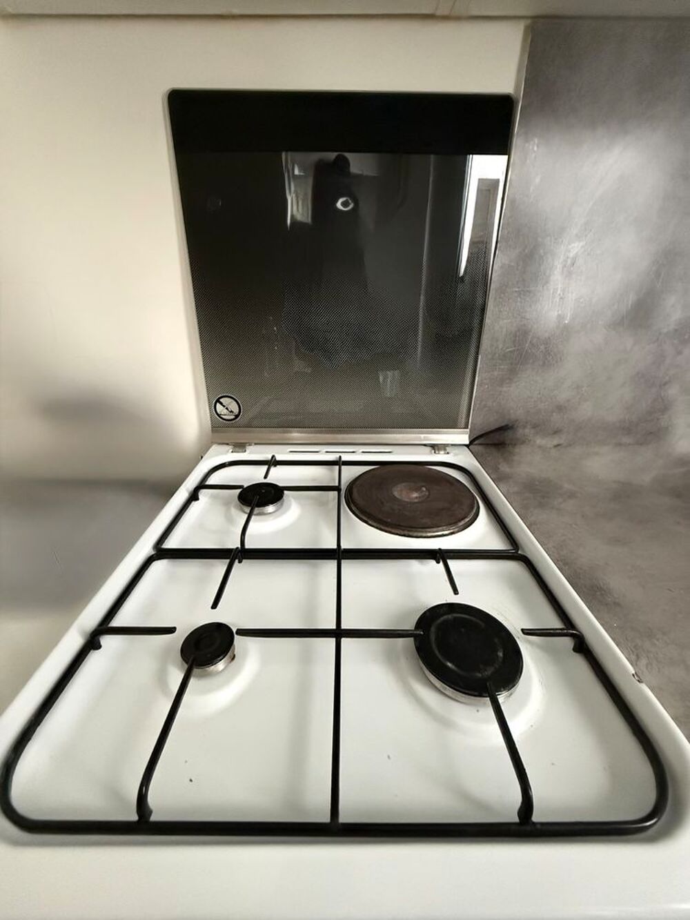 Cuisini&egrave;re mixte Indesit 3 gaz/1 &eacute;lectrique - Four catalyse Electroménager