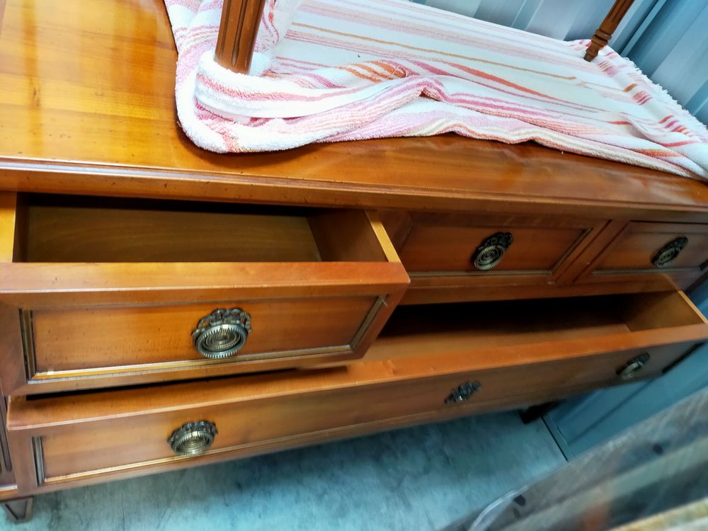 TABLEAUX ET MEUBLES 