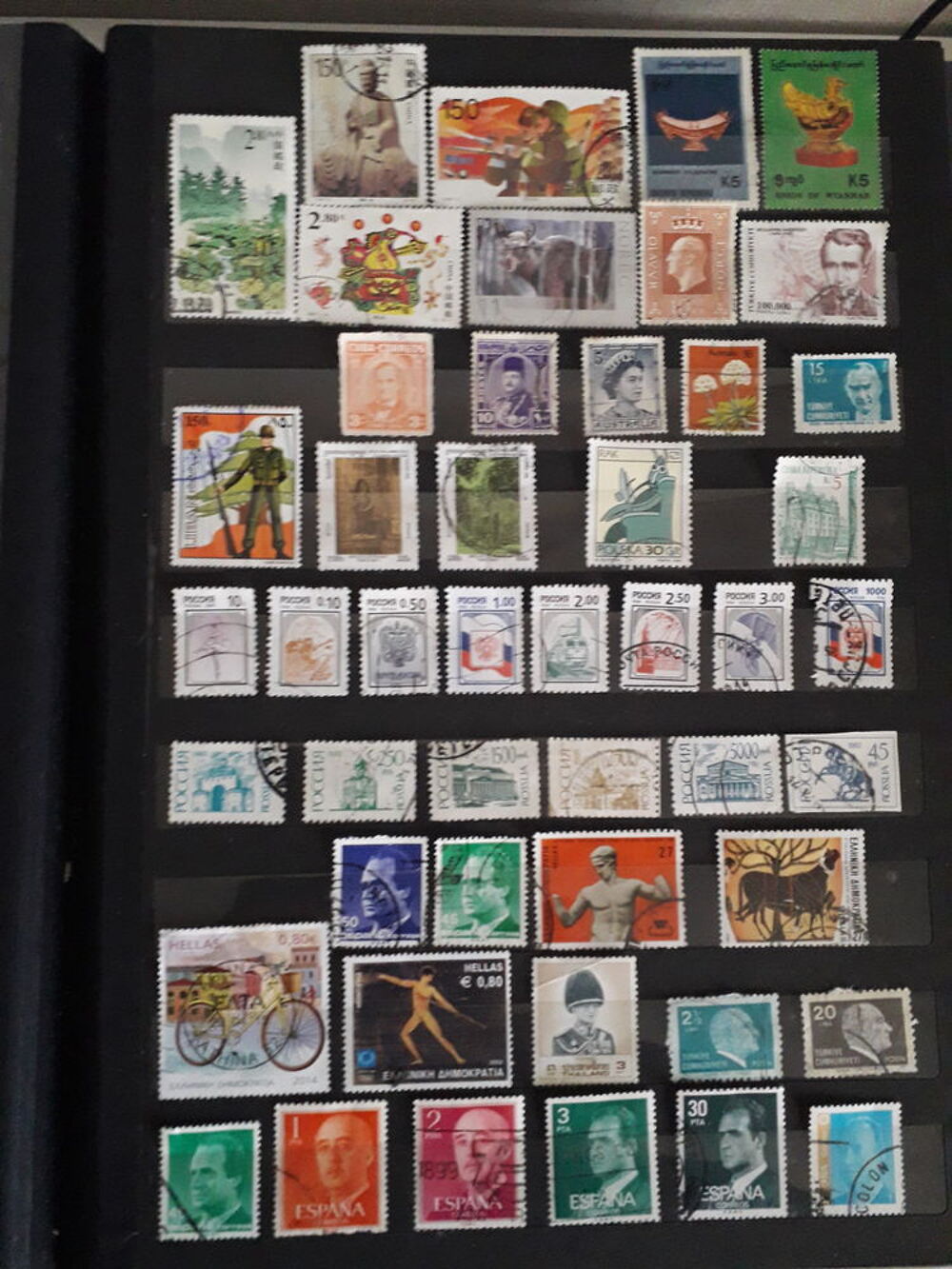 N.239 Lot de 206 timbres divers Pays 1,50€ 