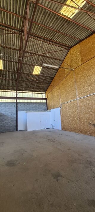 Location Parking/Garage Entrepots Entrelacs