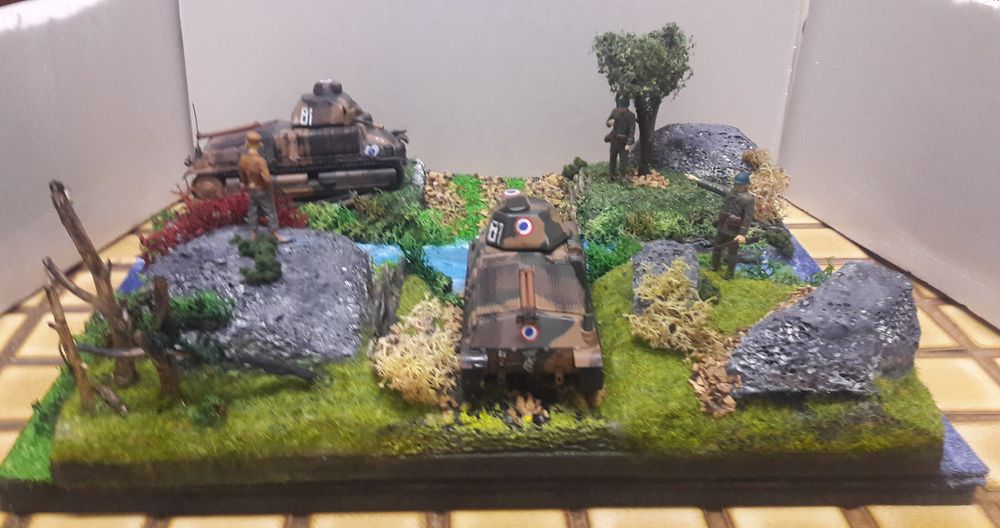 Diorama "Chars Fran&ccedil;ais dans la campagne" 