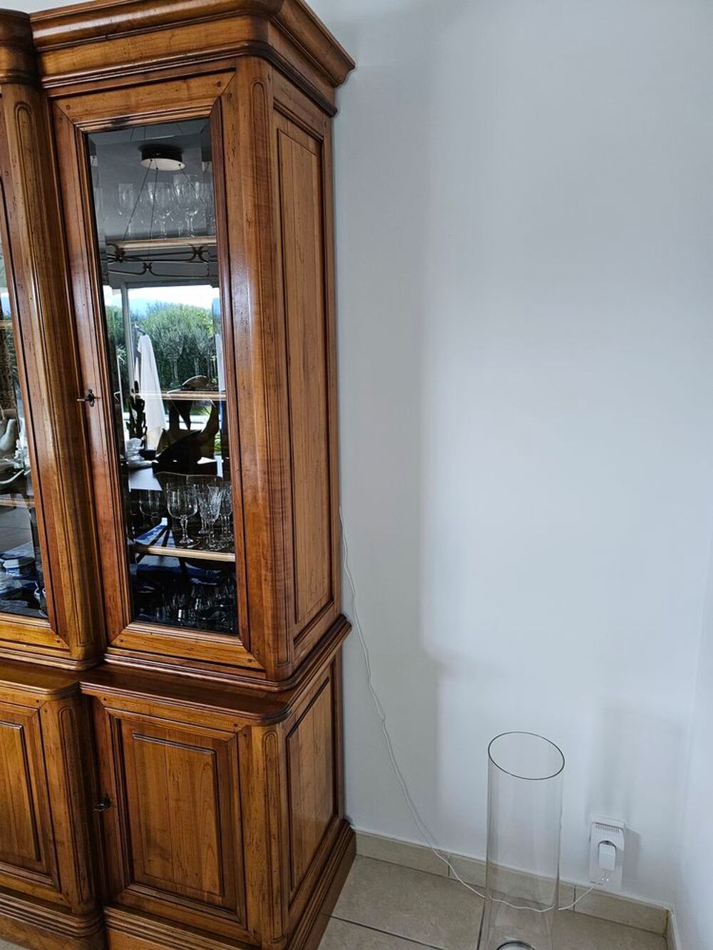 Buffet en bois avec vitrine Meubles