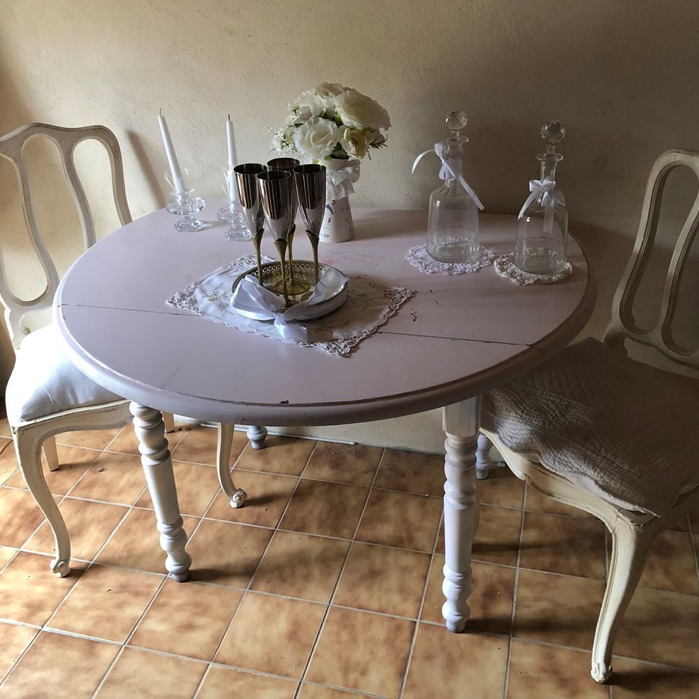 table ronde et deux chaises Meubles