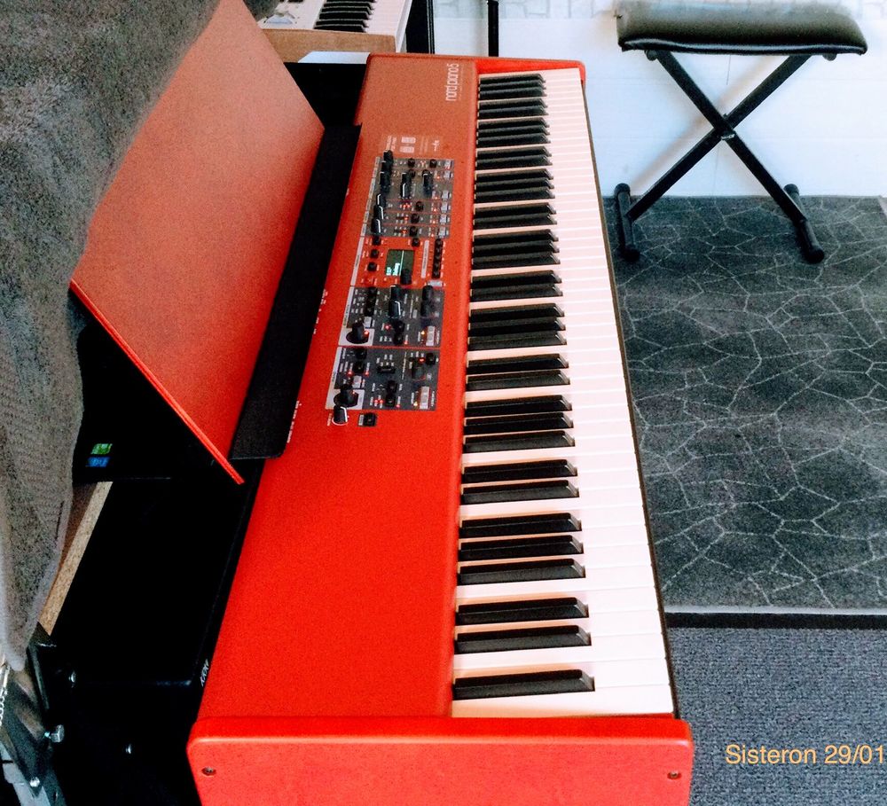 Nord piano 5 88 avec moniteurs 80 watts Instruments de musique
